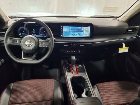 Used 2025 Nissan Kicks SR image 10