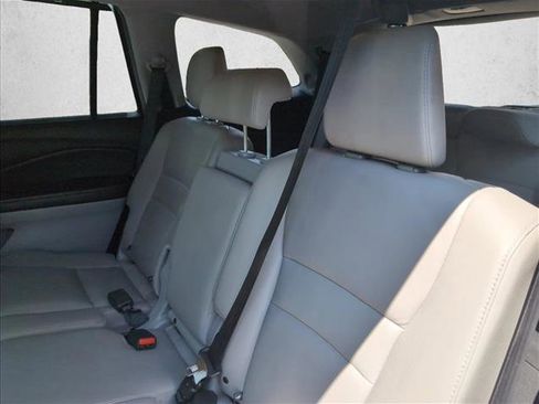 Used 2017 Honda Pilot Touring image 18