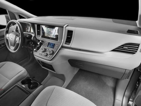 Certified 2017 Toyota Sienna LE image 13