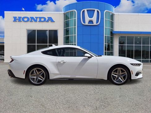 Used 2024 Ford Mustang Premium image 2