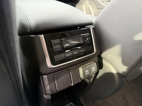 Used 2022 Subaru Ascent Onyx Edition image 12