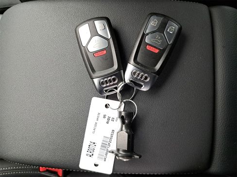 Used 2023 Audi Q5 2.0T Premium w/ Convenience Package image 10