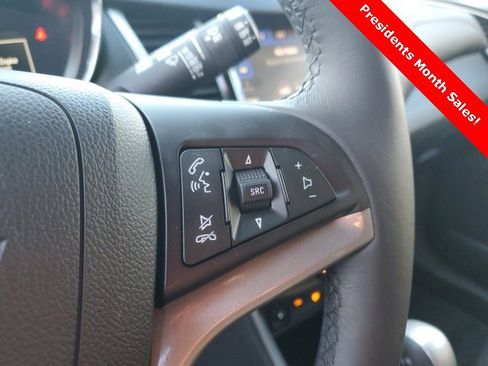 Used 2022 Chevrolet Trax LT w/ LT Convenience Package image 11