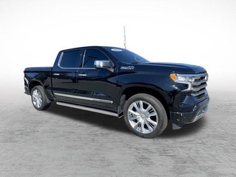 Used 2022 Chevrolet Silverado 1500 High Country w/ High Country Premium Package image 3