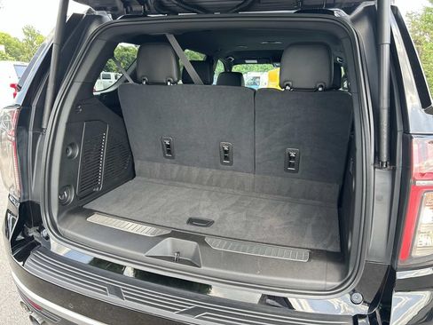 Used 2021 Chevrolet Tahoe High Country RWD image 15