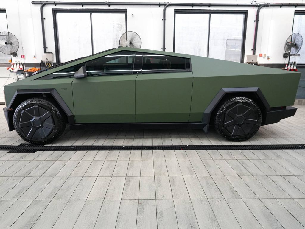 Used 2024 Tesla Cybertruck Cyberbeast AWD/4WD image 4