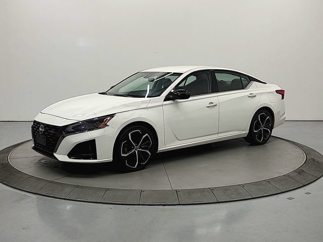 Used 2024 Nissan Altima 2.5 SR FWD image 4
