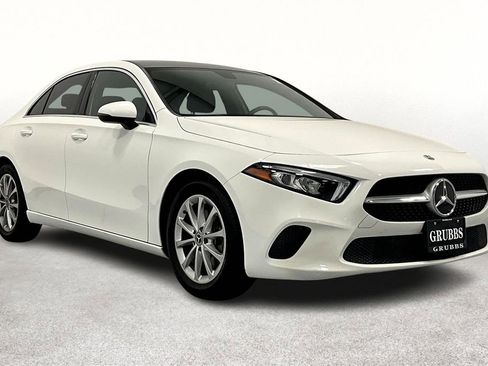 Used 2022 Mercedes-Benz A 220 image 1