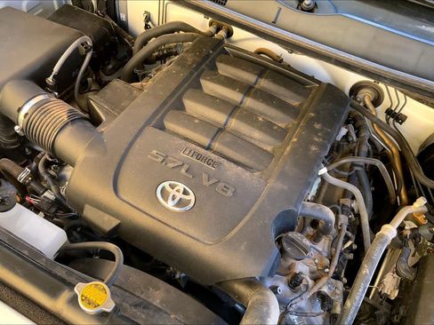 Used 2013 Toyota Tundra 4x4 CrewMax image 32