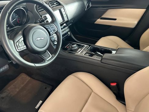 Used 2017 Jaguar XE Premium image 7