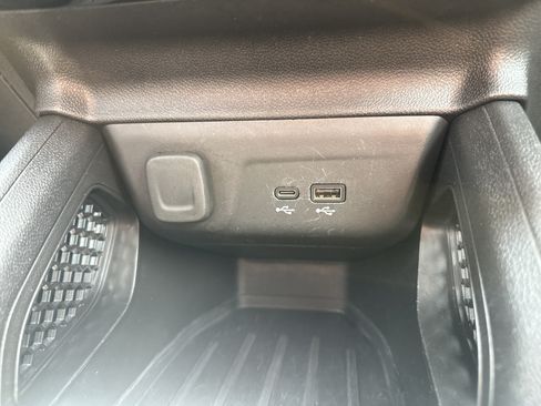 Used 2025 Chevrolet TrailBlazer LT AWD/4WD image 16