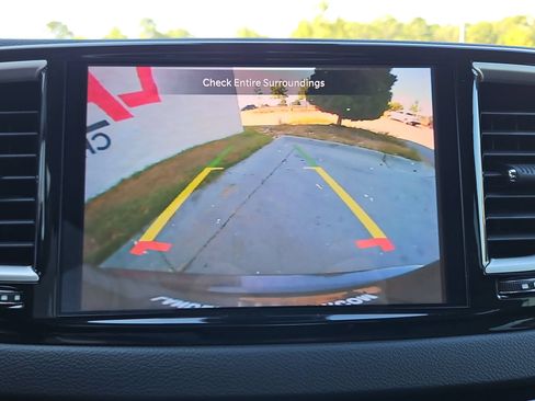 Used 2023 Chrysler Pacifica Touring-L FWD image 32