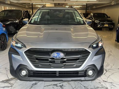Used 2025 Subaru Outback Touring w/ Popular Package #2 AWD/4WD image 2