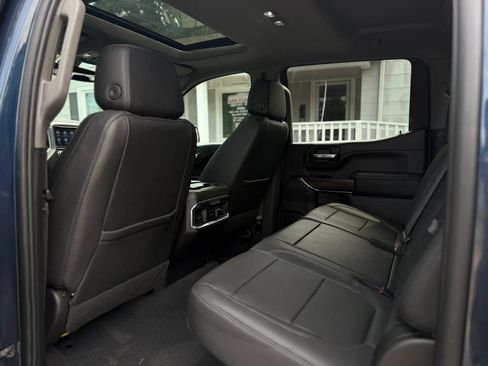 Used 2022 GMC Sierra 1500 SLT w/ SLT Convenience Package AWD/4WD image 11