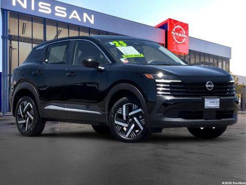 Certified 2025 Nissan Kicks SV w/ Charging Package FWD image 1