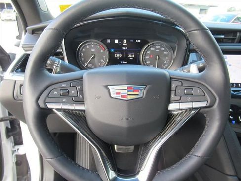Used 2023 Cadillac XT6 Sport w/ Technology Package image 25