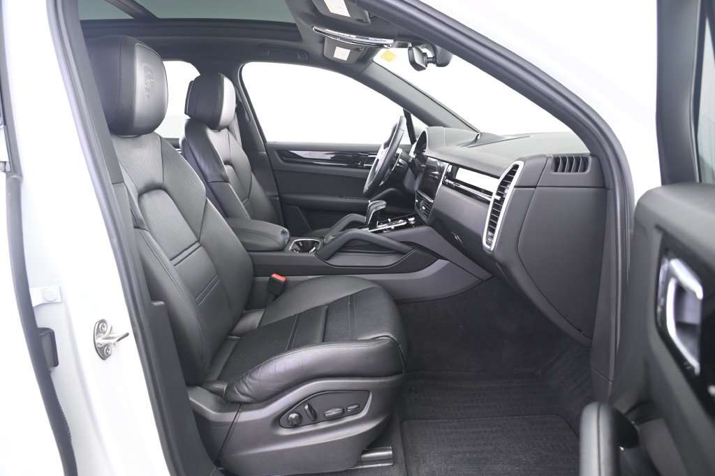 Used 2023 Porsche Cayenne Platinum Edition AWD/4WD image 23