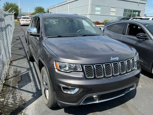 Used 2017 Jeep Grand Cherokee Limited AWD/4WD image 2