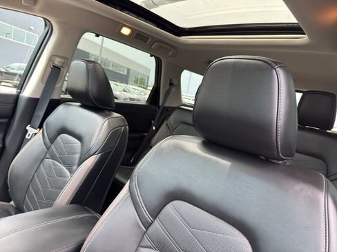 Certified 2025 Nissan Pathfinder Platinum w/ Cargo Package AWD/4WD image 27