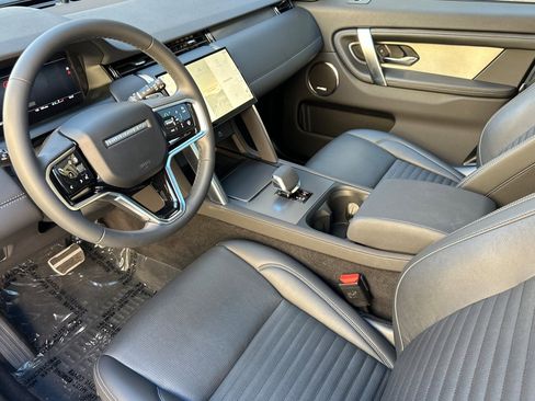 Certified 2025 Land Rover Discovery Sport Dynamic SE image 9