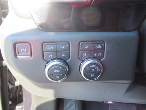 Used 2024 GMC Sierra 1500 SLT w/ SLT Premium Plus Package AWD/4WD image 21
