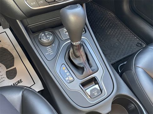 Used 2021 Jeep Cherokee Trailhawk w/ Trailer Tow Group image 17