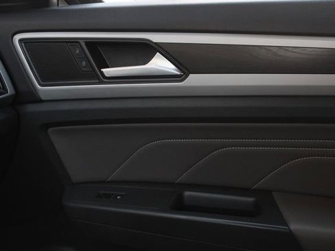 Used 2023 Volkswagen Atlas SE w/ Black Wheel Package image 20