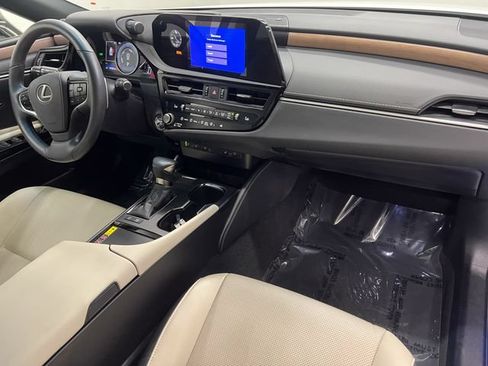 Certified 2024 Lexus ES 300h w/ Premium Package FWD image 12