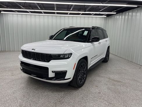 Used 2024 Jeep Grand Cherokee L Summit w/ High Altitude Package AWD/4WD image 3
