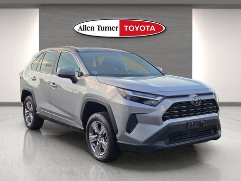 Used 2025 Toyota RAV4 XLE AWD/4WD image 1