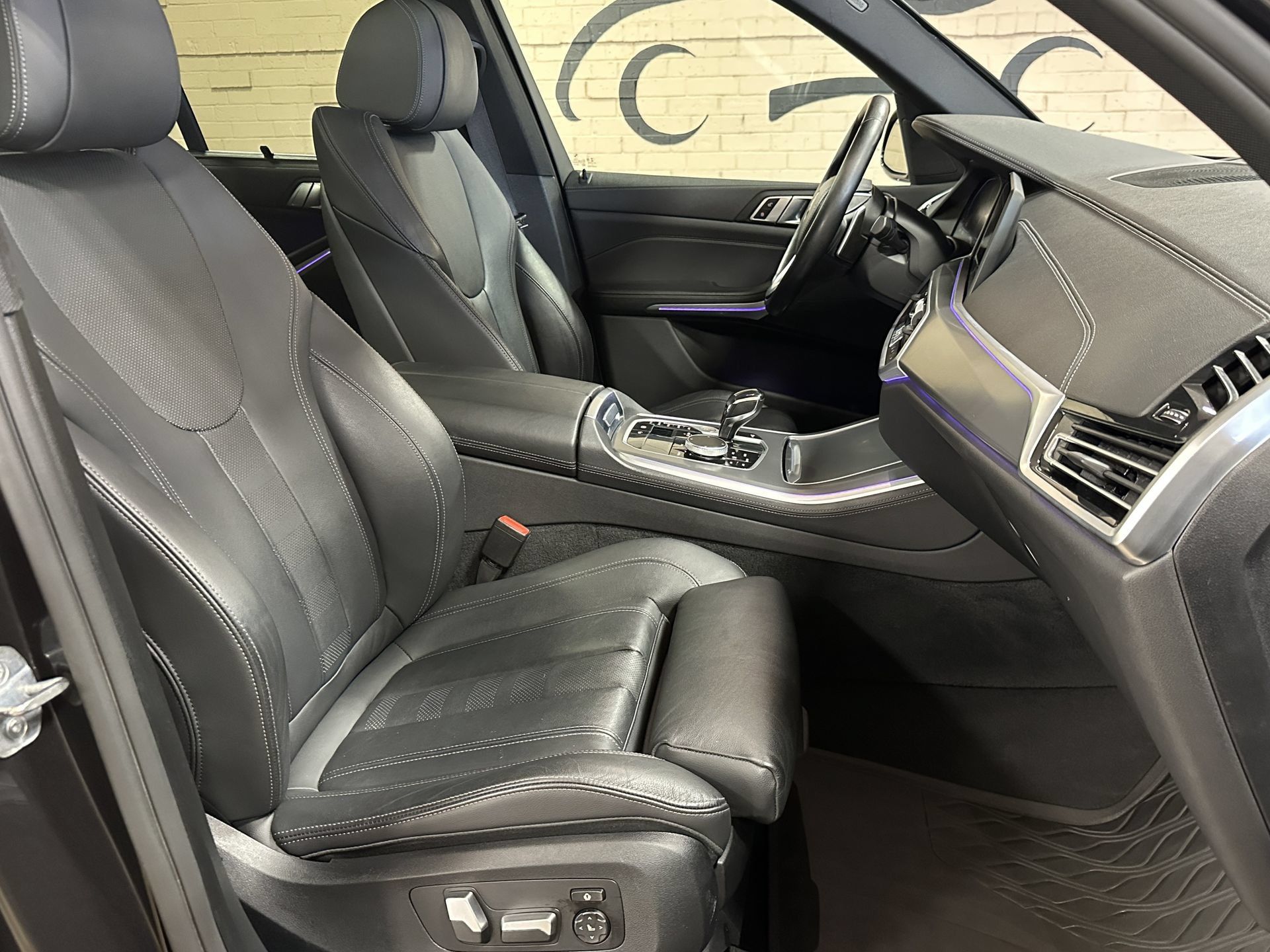 Used 2021 BMW X5 xDrive40i AWD/4WD image 23