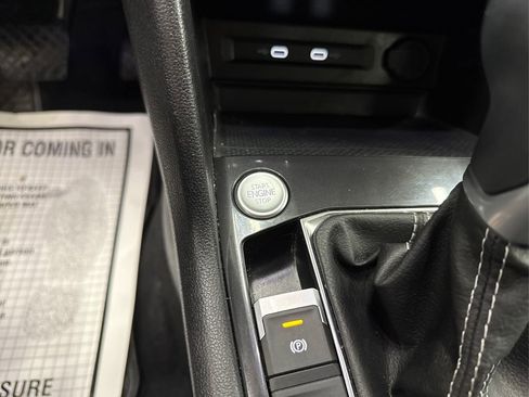 Used 2022 Volkswagen Tiguan SE image 33