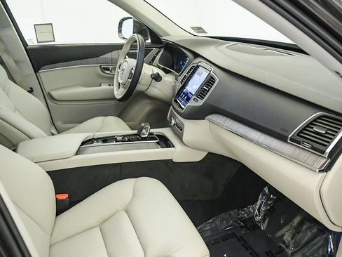 Certified 2024 Volvo XC90 T8 Core AWD/4WD image 17