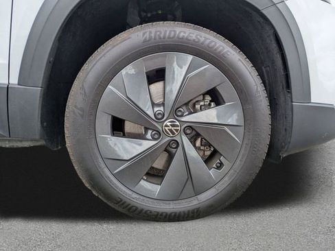 Certified 2025 Volkswagen Taos S FWD image 12