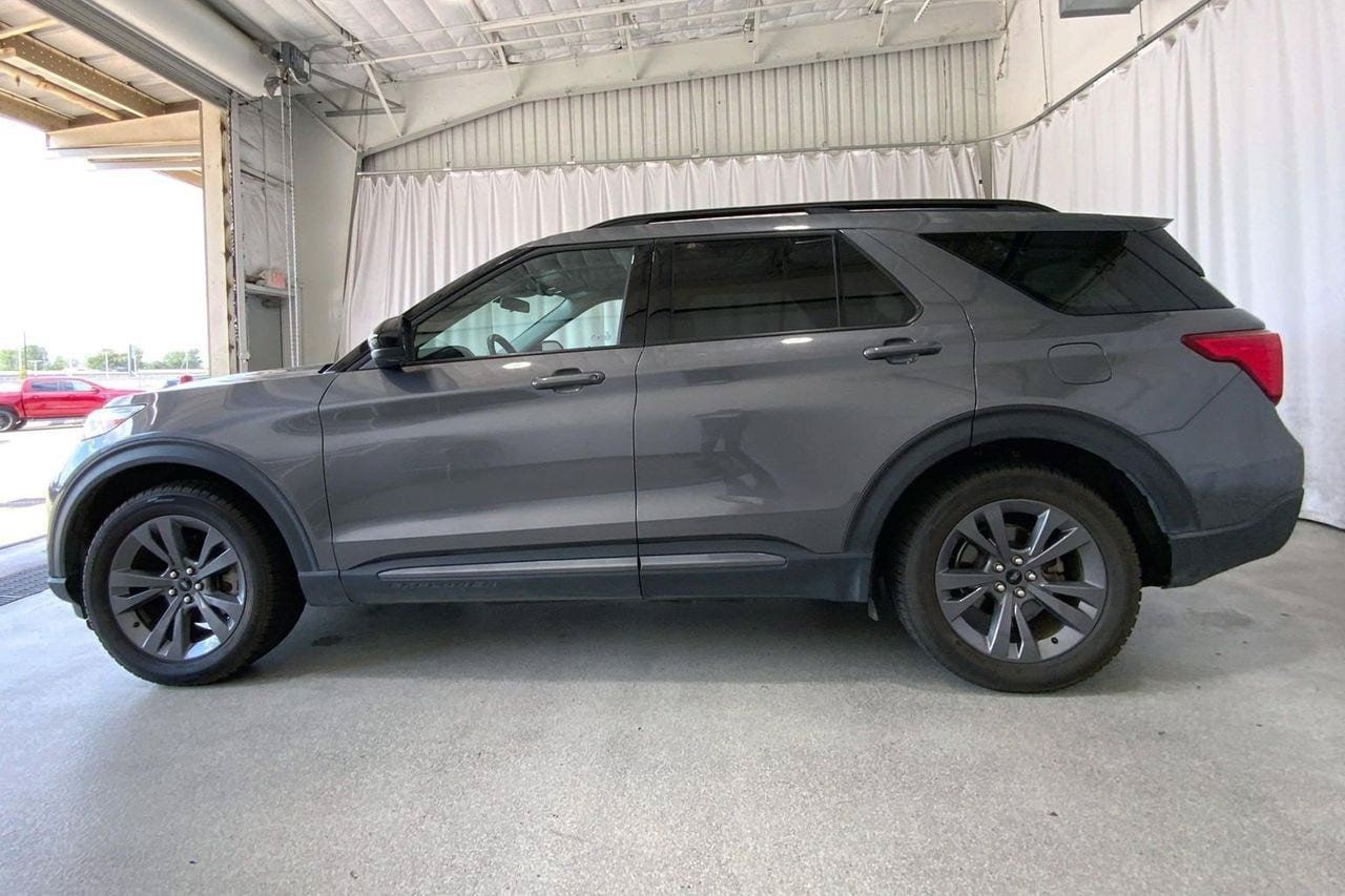 Used 2023 Ford Explorer XLT w/ Equipment Group 202A RWD image 26