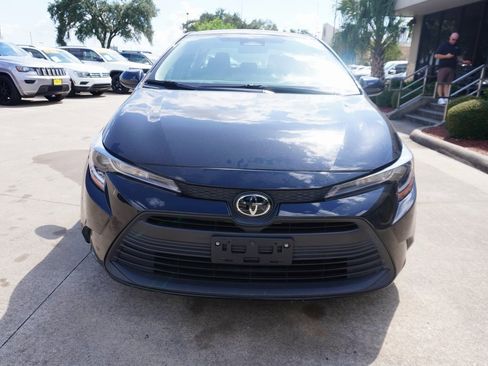 Used 2023 Toyota Corolla LE image 2