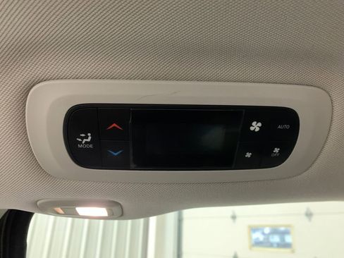 Used 2020 Chrysler Pacifica Limited image 21