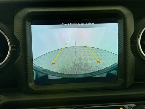 Used 2021 Jeep Wrangler Sahara w/ Safety Group image 23