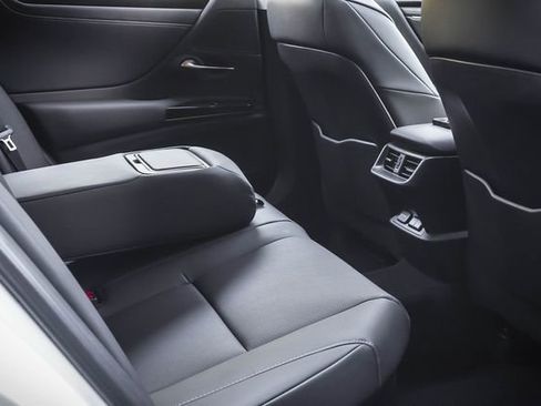 Used 2025 Lexus ES 300h w/ Premium Package image 23