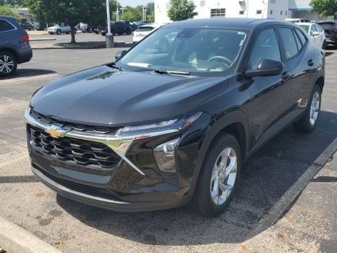 Used 2025 Chevrolet Trax LS w/ LS Convenience Package FWD image 1