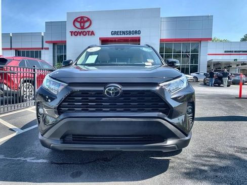 Used 2021 Toyota RAV4 XLE FWD image 3