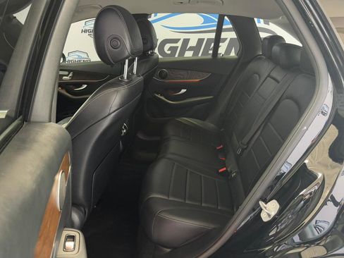 Used 2019 Mercedes-Benz GLC 300 4MATIC image 16