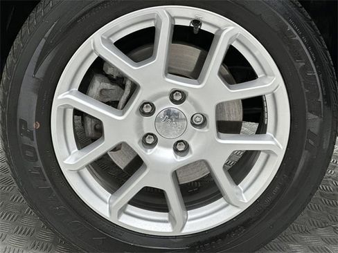 Used 2020 Jeep Renegade Latitude w/ Cold Weather Group image 10