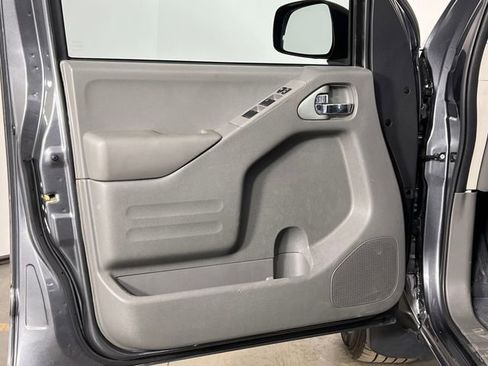 Used 2020 Nissan Frontier SV image 10