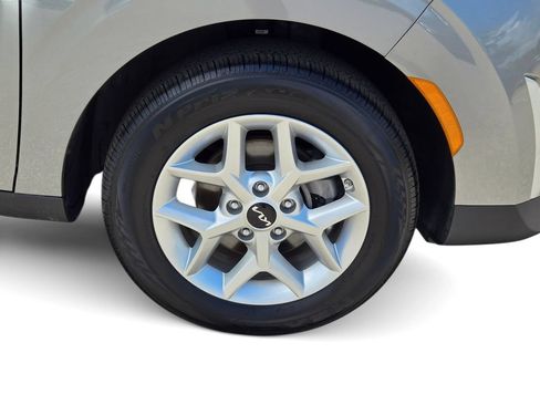 Certified 2025 Kia Soul LX w/ LX Technology Package FWD image 6