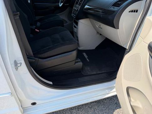 Used 2017 Dodge Grand Caravan SE w/ Power Window Group FWD image 14