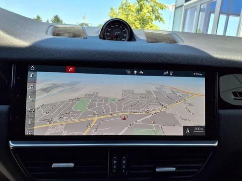 Used 2020 Porsche Cayenne AWD/4WD image 24