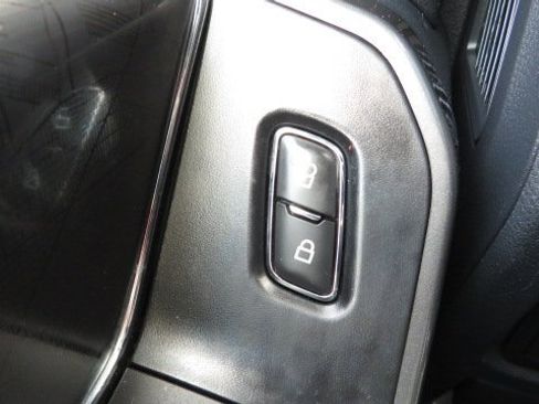 Certified 2022 Ford F150 XLT w/ Equipment Group 302A High image 26