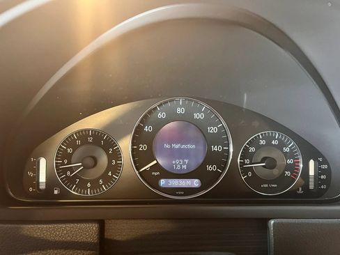 Used 2005 Mercedes-Benz CLK 320 Coupe image 21