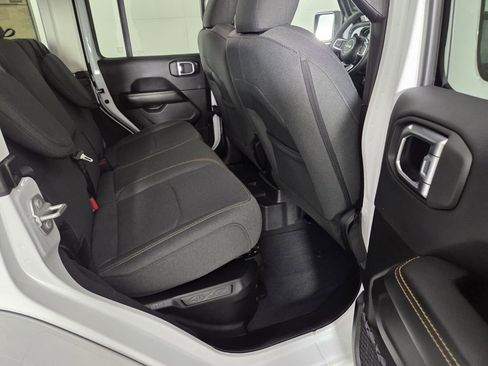 Certified 2025 Jeep Wrangler Sahara image 32